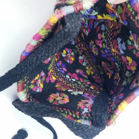 Bohemian Embroidery‎ Medium Size Knit Bag - Picture 3 of 6